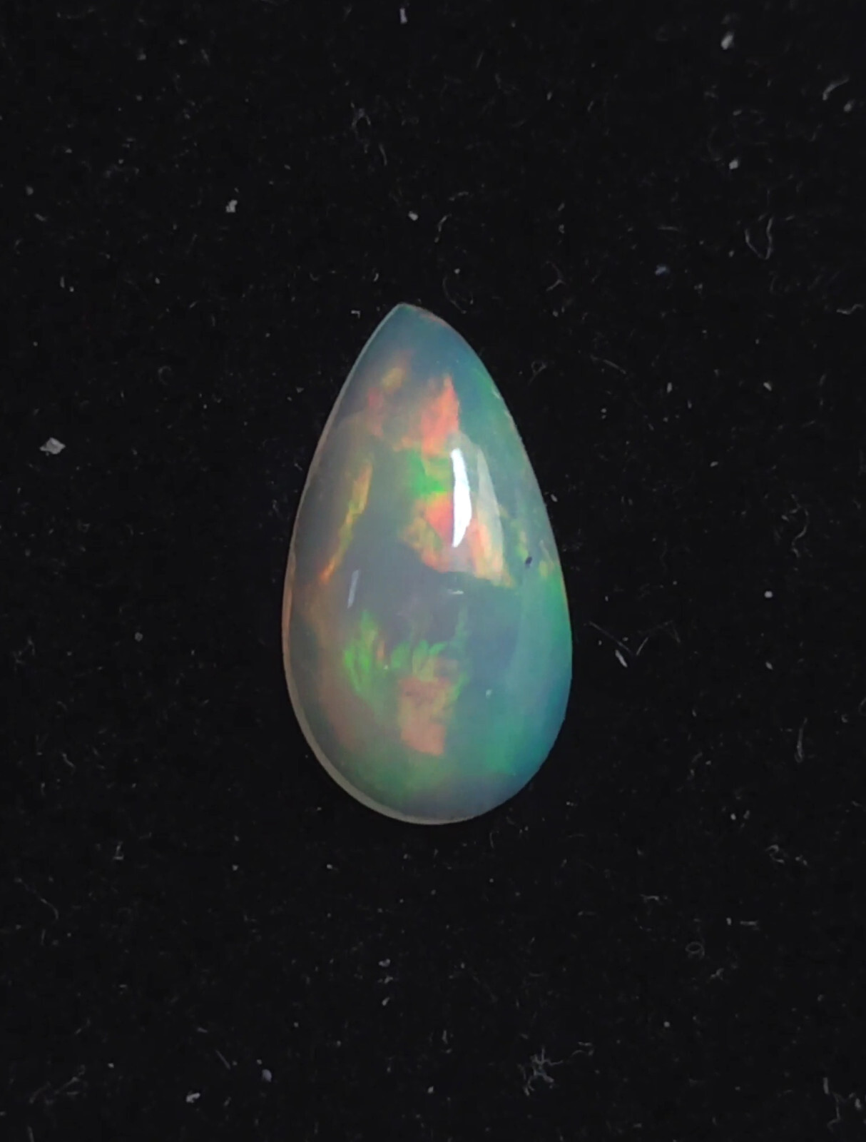 Cabochon goutte opale blanche d'Éthiopie Welo de 1,25 ct