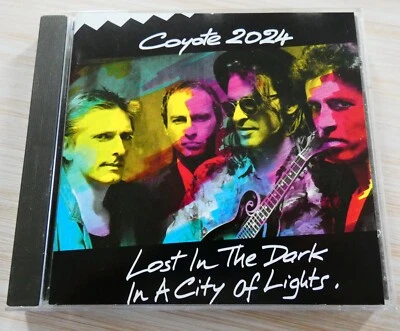 CD ALBUM LOST IN THE DARK IN A CITY OF LIGHTS COYOTE 2024 12 TITRES 1990 - Photo 1/2