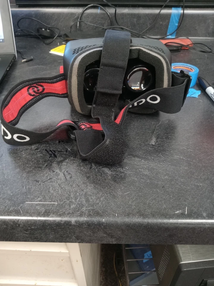 HOMiDO VR Headset V2 for Smartphones w/ Carrying Case and manual - Image 4 of 4