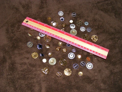 50+ Assorted Bright & Shiny Gold & Silver Metallic Plastic Button, 5/8" to 1" - Picture 2 of 6