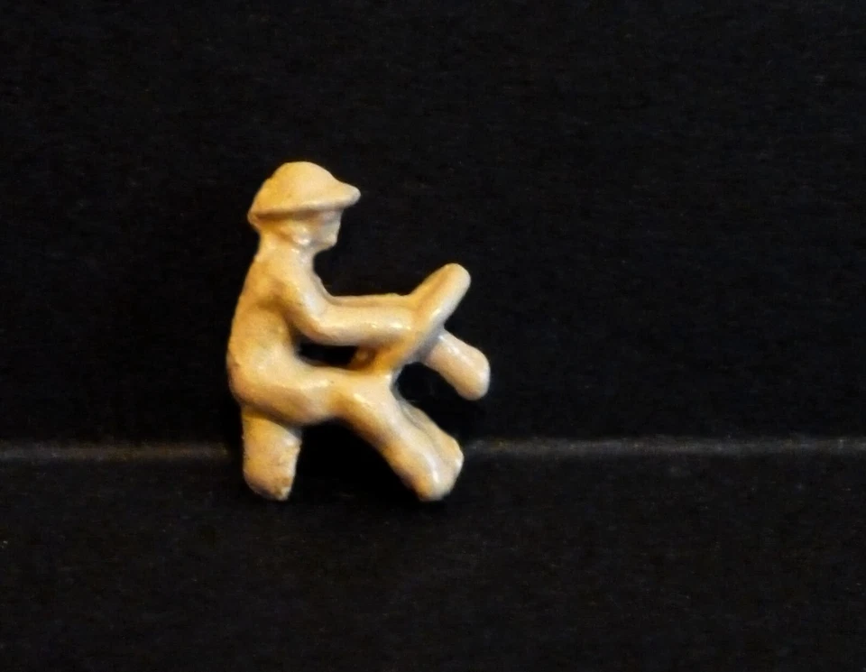 Matchbox Lesney Moko 12a Land Rover replacement Tan Painted Driver (Driver Only) - Image 2 of 4