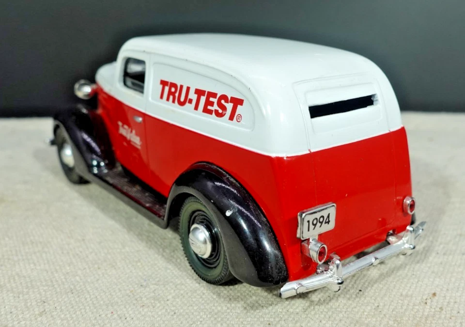 Liberty Classics 1937 Chevy Delivery Coin Bank W/Key True Value 1/24 - Image 4 of 4