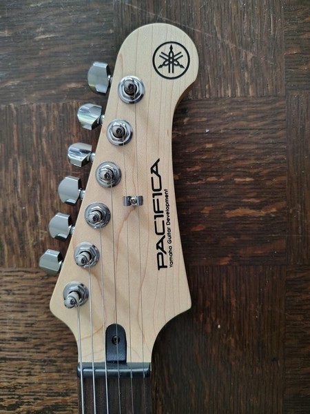 guitarra eléctrica Yamaha Pacífica 112v Y Funda