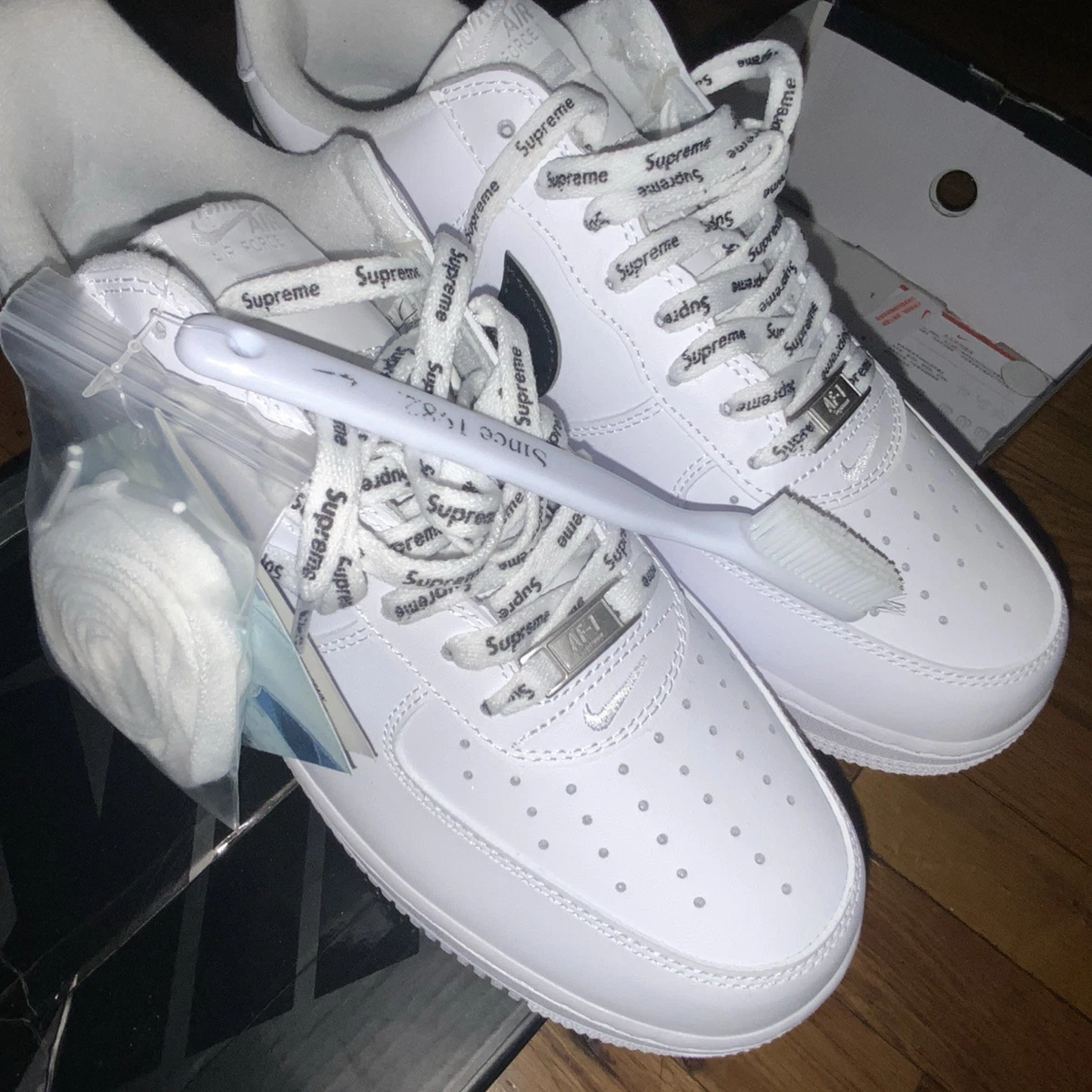 専用 Nike Air Force 1 Supreme ホワイト 27.5 Nike Air Force 1 Supreme White for Sale | Authenticity Guaranteed