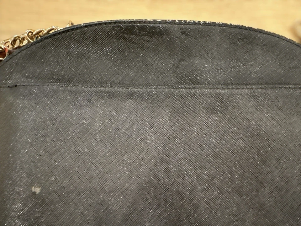 BOLSO BANDOLERA ANNE KLEIN con CORREA AJUSTABLE - Negro - Detalles de cadena dorada Foto 3 de 4