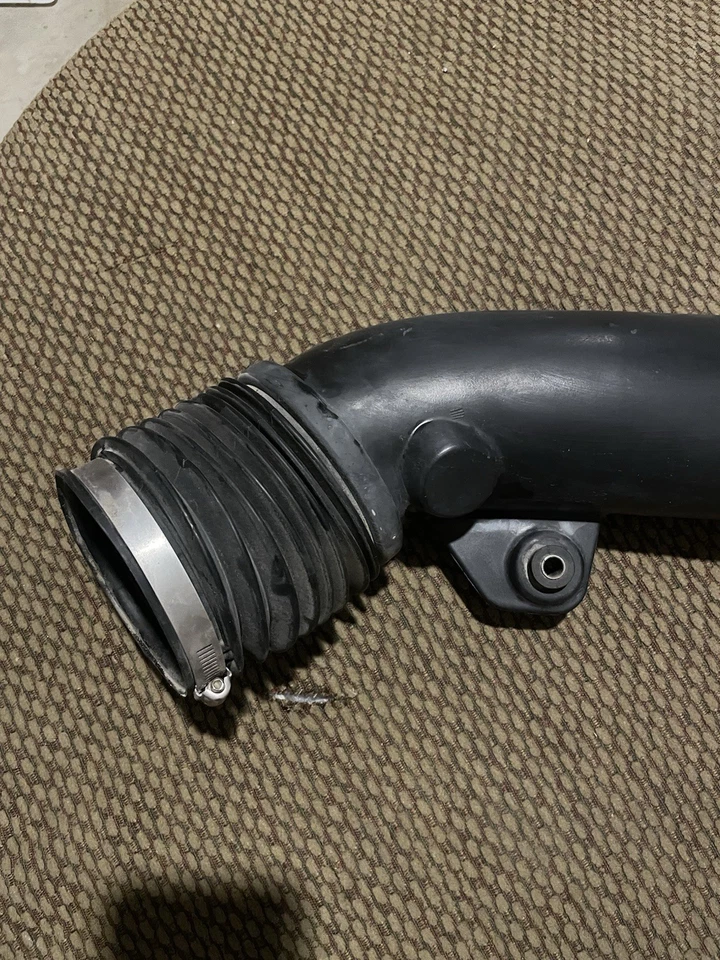 2004-2007 Saturn Vue Air Intake Cleaner Outlet Duct Hose Tube Pipe 22678564 OEM - Image 2 of 4