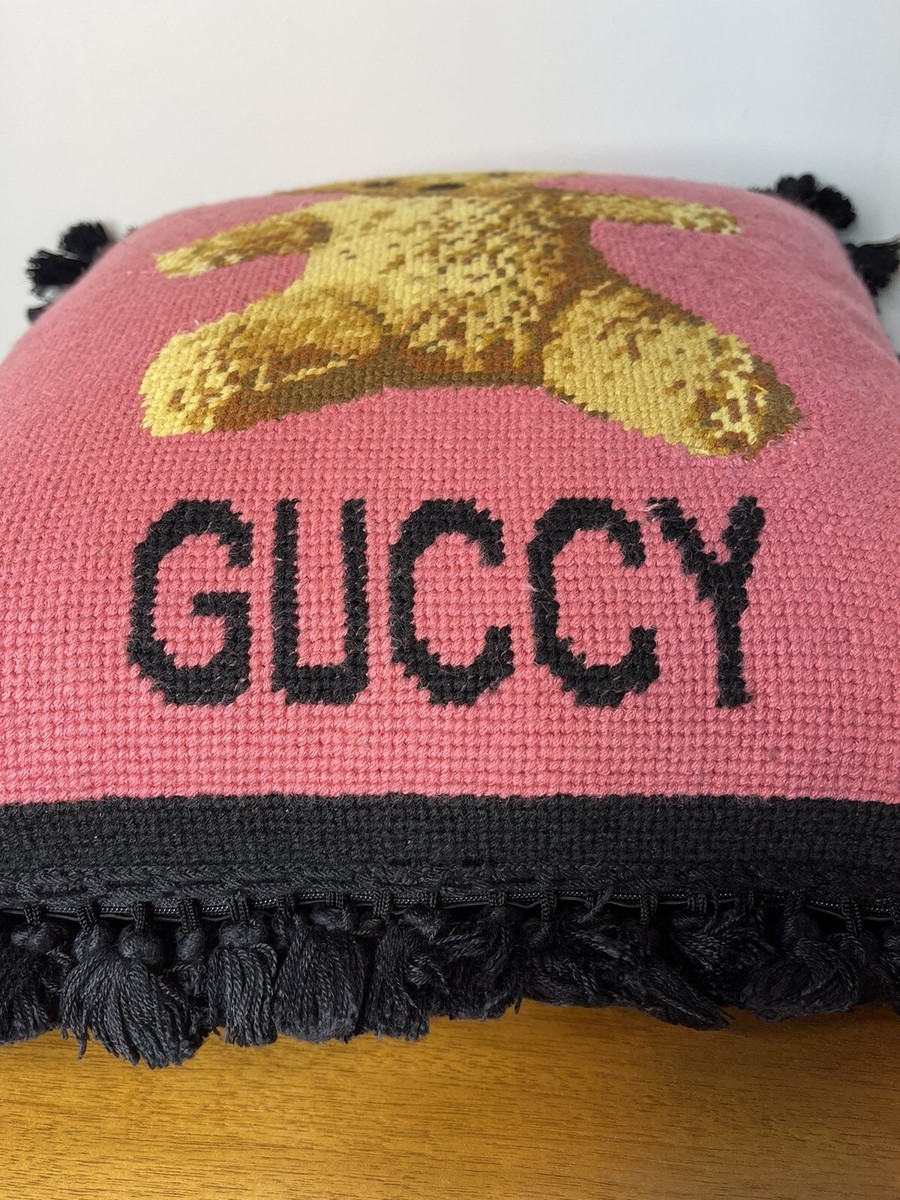 gucci グッチ　ベア ウール クッション Gucci bear wool cushion in grey and black | GUCCI® US