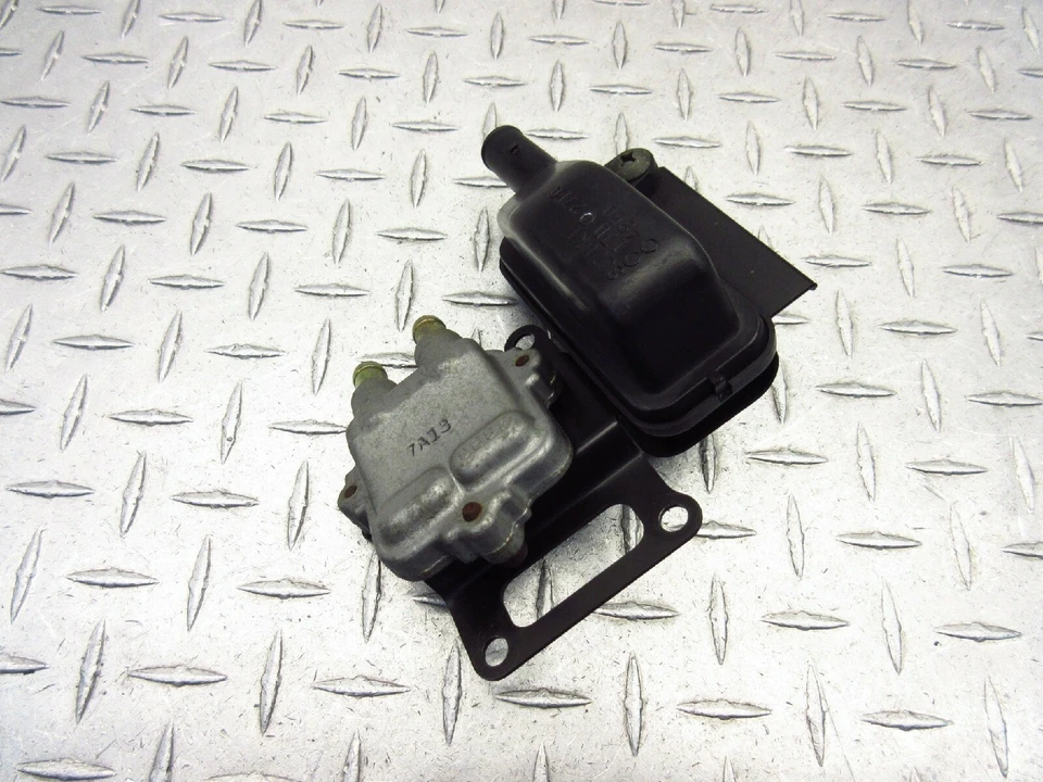 1997 97-00 Suzuki Bandit 1200 GSF1200S OEM Air Valve Assembly Bracket Mount - Image 2 of 4