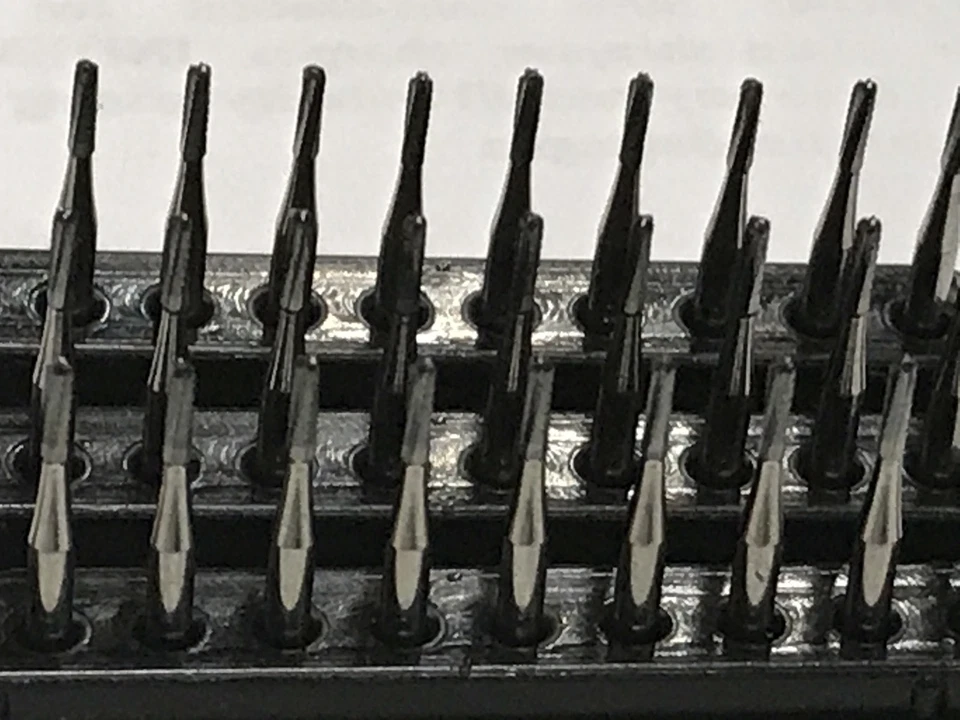 FG 1556 Genuine Kerr Carbide Burs (3 X 10). 30 Dome Fissure Cross Cut Burs - Image 4 of 4