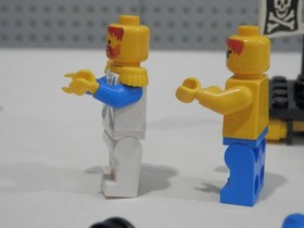 Lego Lot Pirates 1713 Shipwreked Pirate & 6245 Harbor Sentry Imperial Soldier