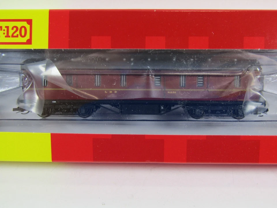 HORNBY TT4010 - LMS 50' PASSENGER BRAKE COACH - BRAND NEW - TT SCALE - Image 3 of 4