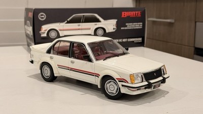 1:18 Biante Holden HDT VC Commodore, Palais White 1980 Peter Brock