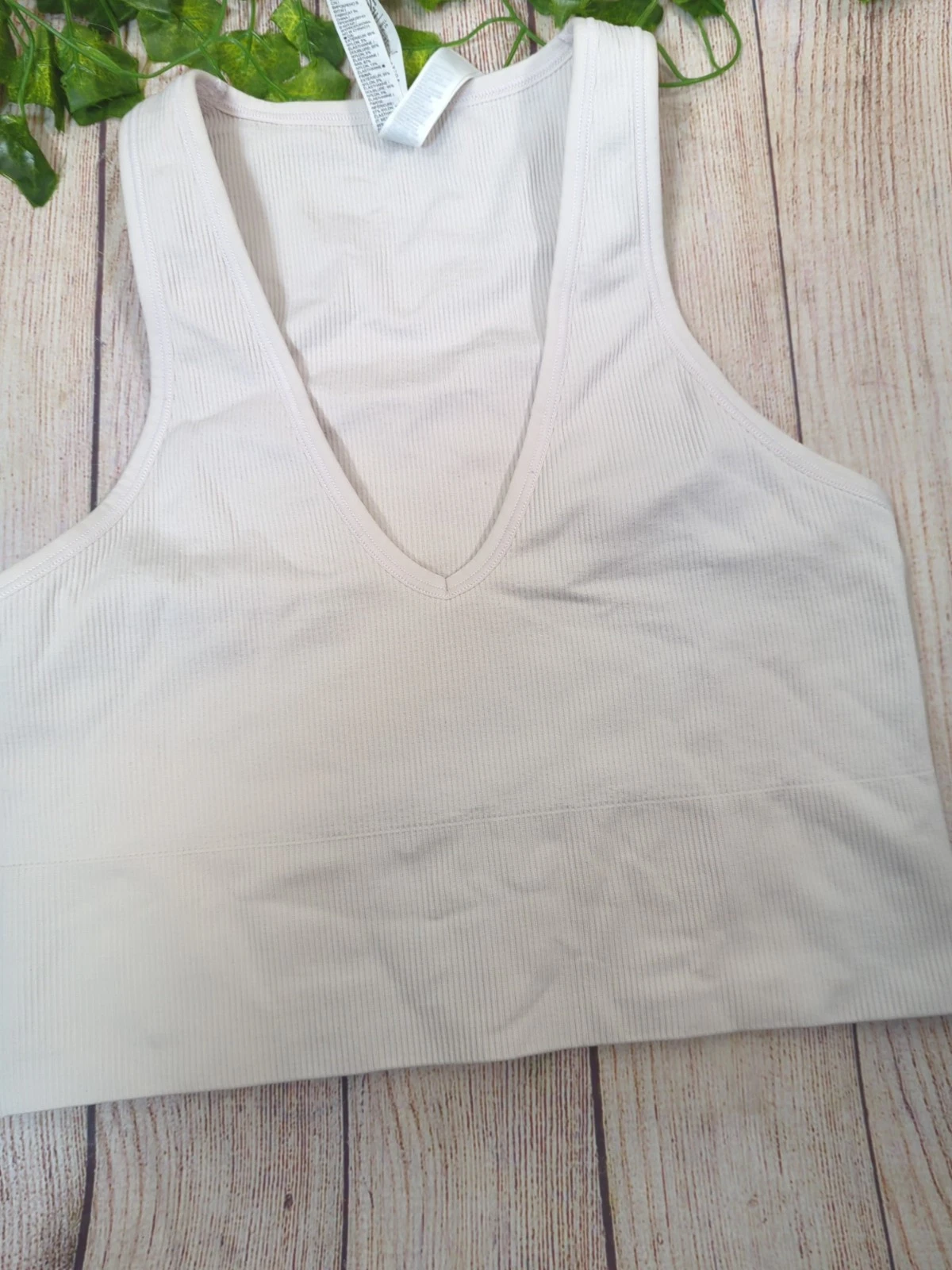 athleta aurora seamless crop rib v-neck thick tank-top