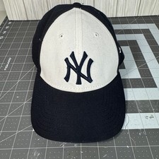 New York Yankees MLB Baseball Hat New Era 39 Thirty Blue & White Adjustable