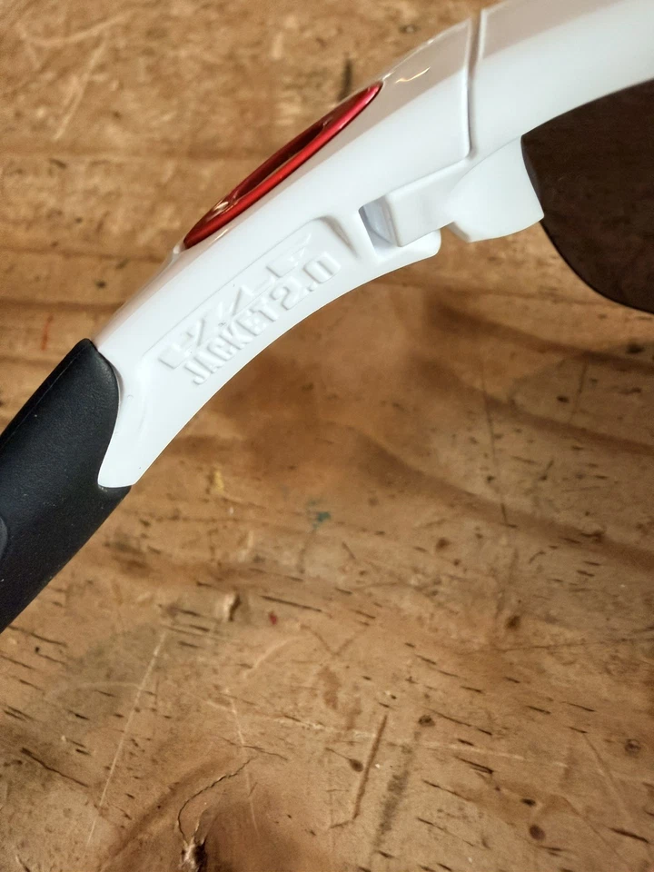 Специальные поляризованные линзы OAKLEY HALF JACKET 2.0 бело-черные PRIZM красные значки б/у в отличном состоянии - Изображение 4 из 4