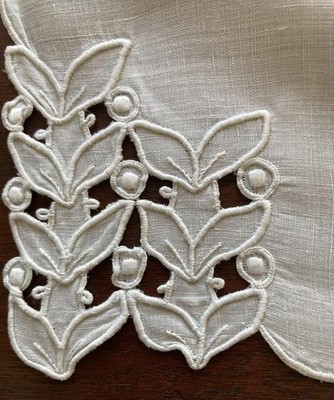 17 pc Vintage Italian Hand Embroidered Cutwork Linen Placemats Napkins Runner