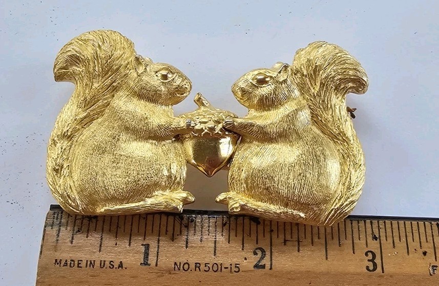 Interlocking SQUIRRELS Acorn Douglas Paquette Sig… - image 4