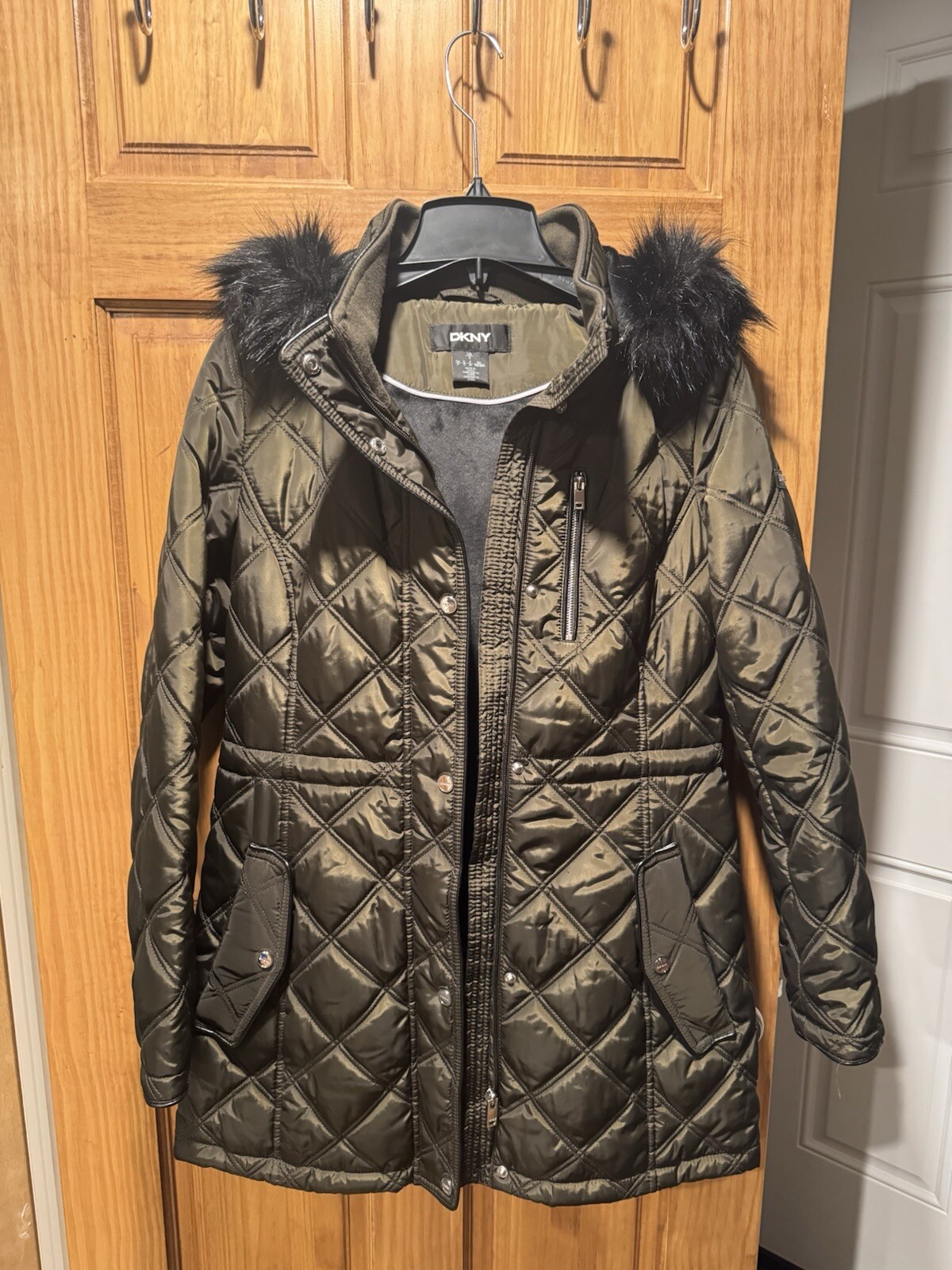 DKNY - Brand New - Black And Olive Green image 4