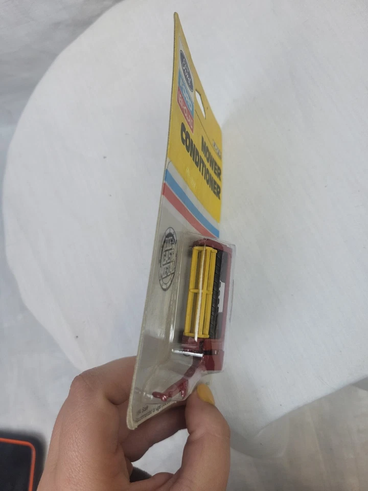 1/64 Ertl New Holland Mower Conditioner NIP - Image 2 of 4