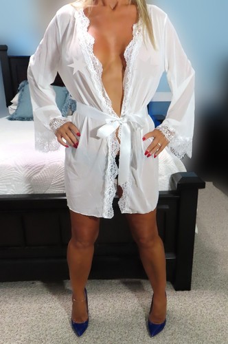 NEW White Sheer Lace Trim Short Sexy Satin Belt Long Sleeve Kimono Robe Sz Med.