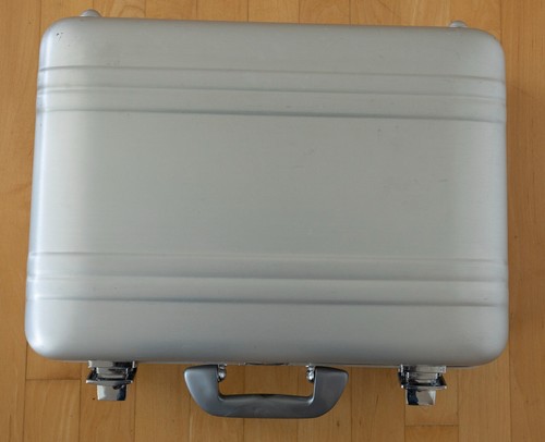 Zero Halliburton Aluminum Camera Case Model 121-102 18x13x6 Inches - Picture 4 of 4