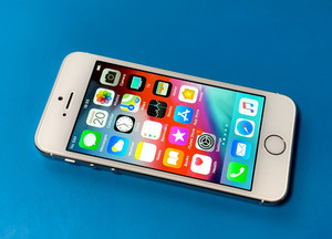 Apple iPhone 5s Smartphone (A1457) 16GB, silber, guter Zustand, Angebot lesen