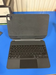 Apple Magic Keyboard for iPad Pro 11inch Black Magnetic & illuminated keyboard