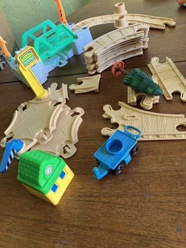 Vintage 1992 Fisher-Price Flip Track Train Car Set Railroad bridge house sign