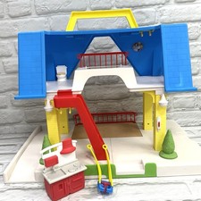 Little Tikes Place 2017 Dollhouse Play Set Classic With Some accessories Good