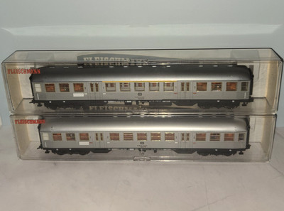 Fleischmann HO DB Silberling Passenger Coaches Cars 5121 5122 Frankfurt Silver