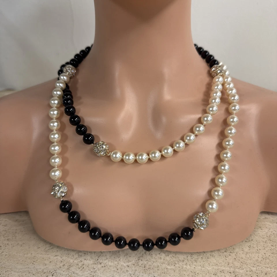 Collar de San Juan en capas disfraz perlas cierre de palanca blanco y negro Foto 3 de 4