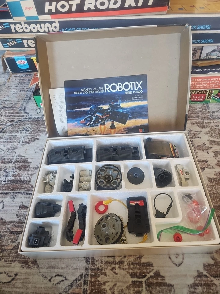 Toy ROBOTIX Series R-1100 Motorized Modular Building System - Image 2 of 4