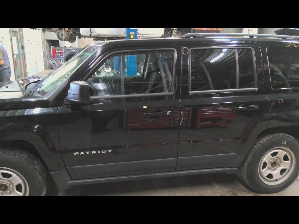 Used Rear Right Exterior Door Handle fits: 2015 Jeep Patriot assembly painted do Foto 4 de 4