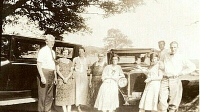 Vintage Photo Old Cars License Plate Family Snapshot 1920