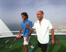ROGER FEDERER+ANDRE AGASSI UNSIGNED 8x10 COLOR PHOTO         TENNIS LEGENDS
