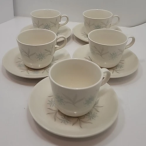 5 Sets Vintage Homer Laughlin Blue Star 2 3/4" Coffee Cups Mugs & 6 1/8" Saucers