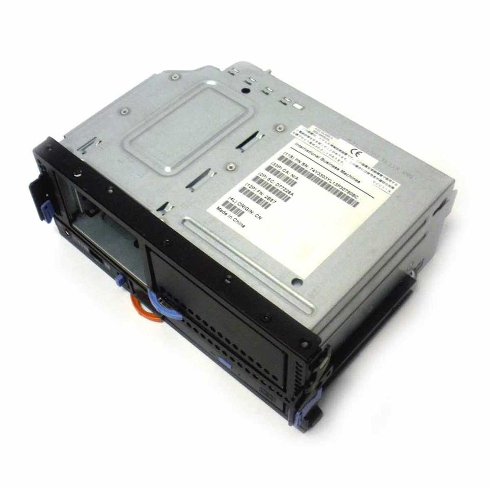 IBM 74Y3303 DASD Media Backplane 3-Slot SAS 2.5in - Image 2 of 4