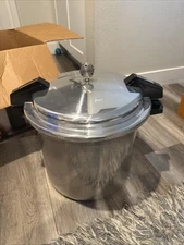 VTG Mirro Matic 22 QT Pressure Cooker Canner M-0522-ll  w/Trivet & Jiggler