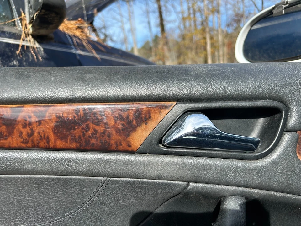 Mercedes CLK 320 1998 manija de puerta lateral del conductor y pieza de moldura Foto 3 de 4