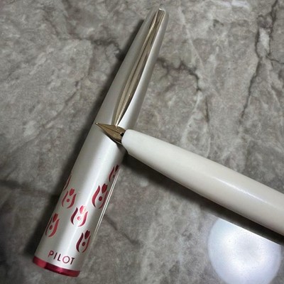 PILOT Fountain Pen Tulip Pattern 18K Gold Nib White Japan Vintage