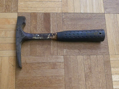 Vintage Rustic Estwing Mason Bricklayers Brick Hammer # E3-20BL Nylon Handle