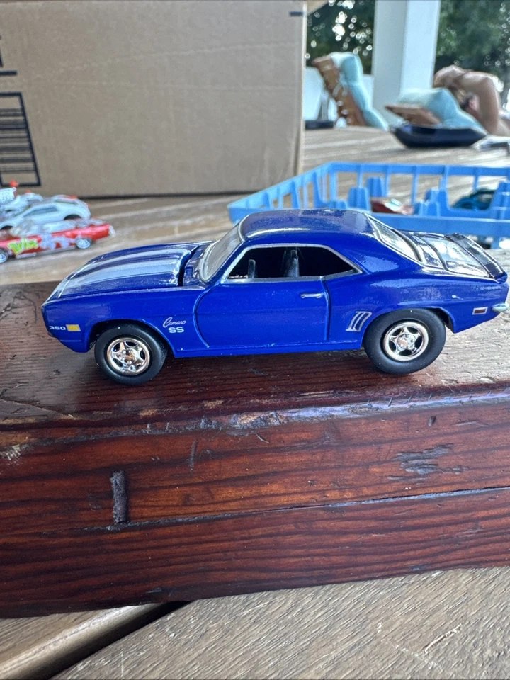 1969 Chevrolet Camaro SS - Azul quente - Rodas vintage de pilotos reais - Imagem 4 de 4