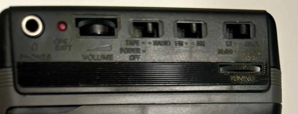 Vintage Aiwa Radio Cassette Player with Super Bass & Auto-Reverse. All Tested! - Image 3 of 4