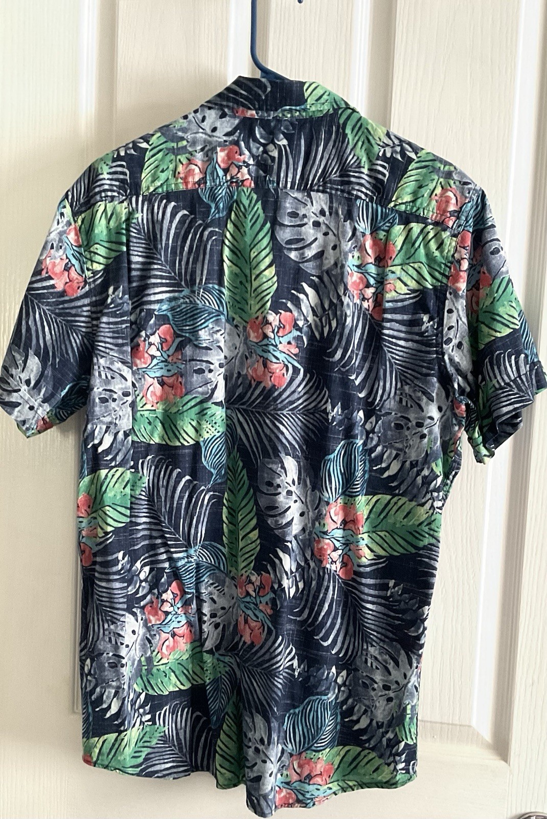 Izod Blue Floral Chambray Hawaiian Shirt Sz L Cruise Islandcore DadCore Vacation