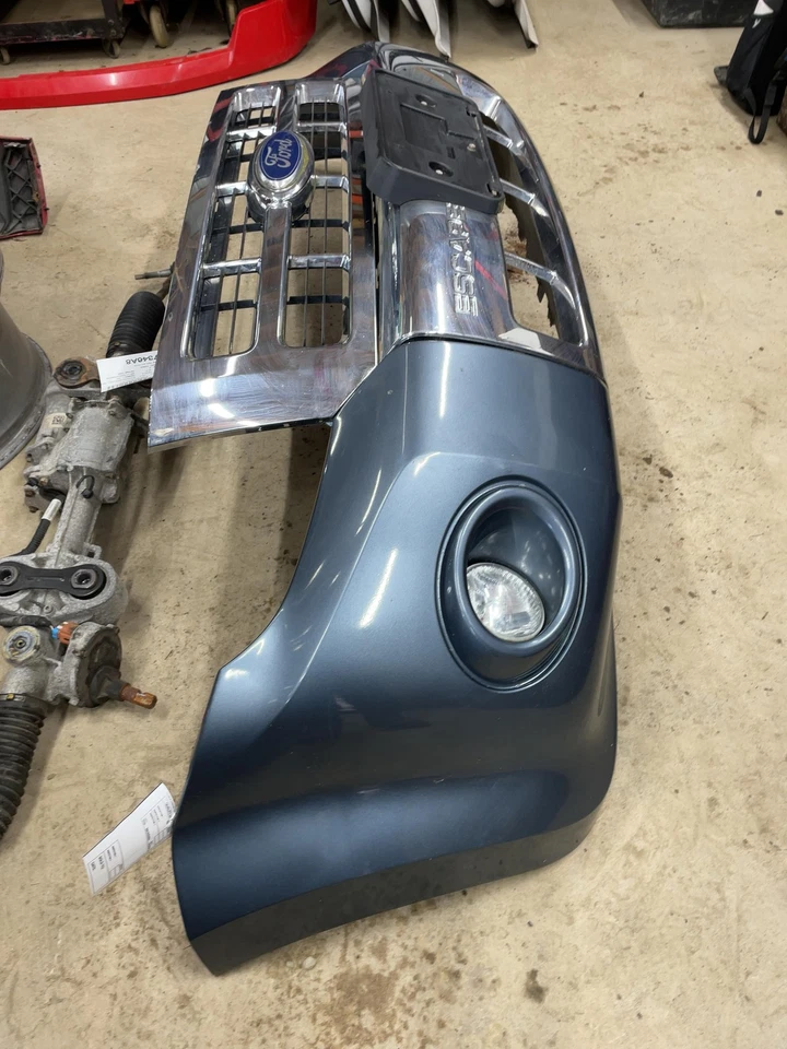 11 FORD ESCAPE Front Bumperblue Metallicvin 7 (8th Digit) Foto 3 de 4