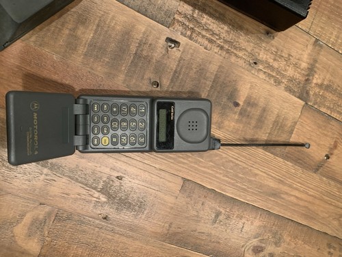 Vintage Motorola Gold Series Digital Flip Cell Phone w/ Charger - UNTESTED - Zdjęcie 6 z 8