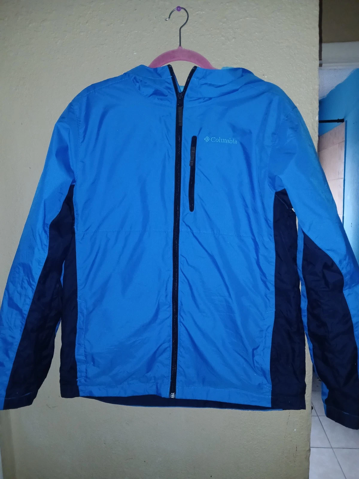 Columbia men's lightweight hoodie packable jacket full sip front size Xl
Opens in a new window or ta