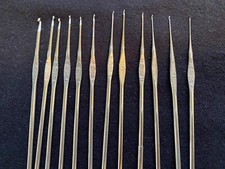 Vintage 12 crochet hooks 10 are Boye 1 Chester and 1 unbranded