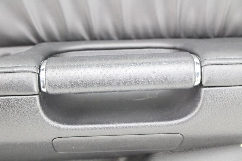 Внутренняя панель задней правой пассажирской двери 2006-2009 Infiniti M35 M45  - Изображение 2 из 4