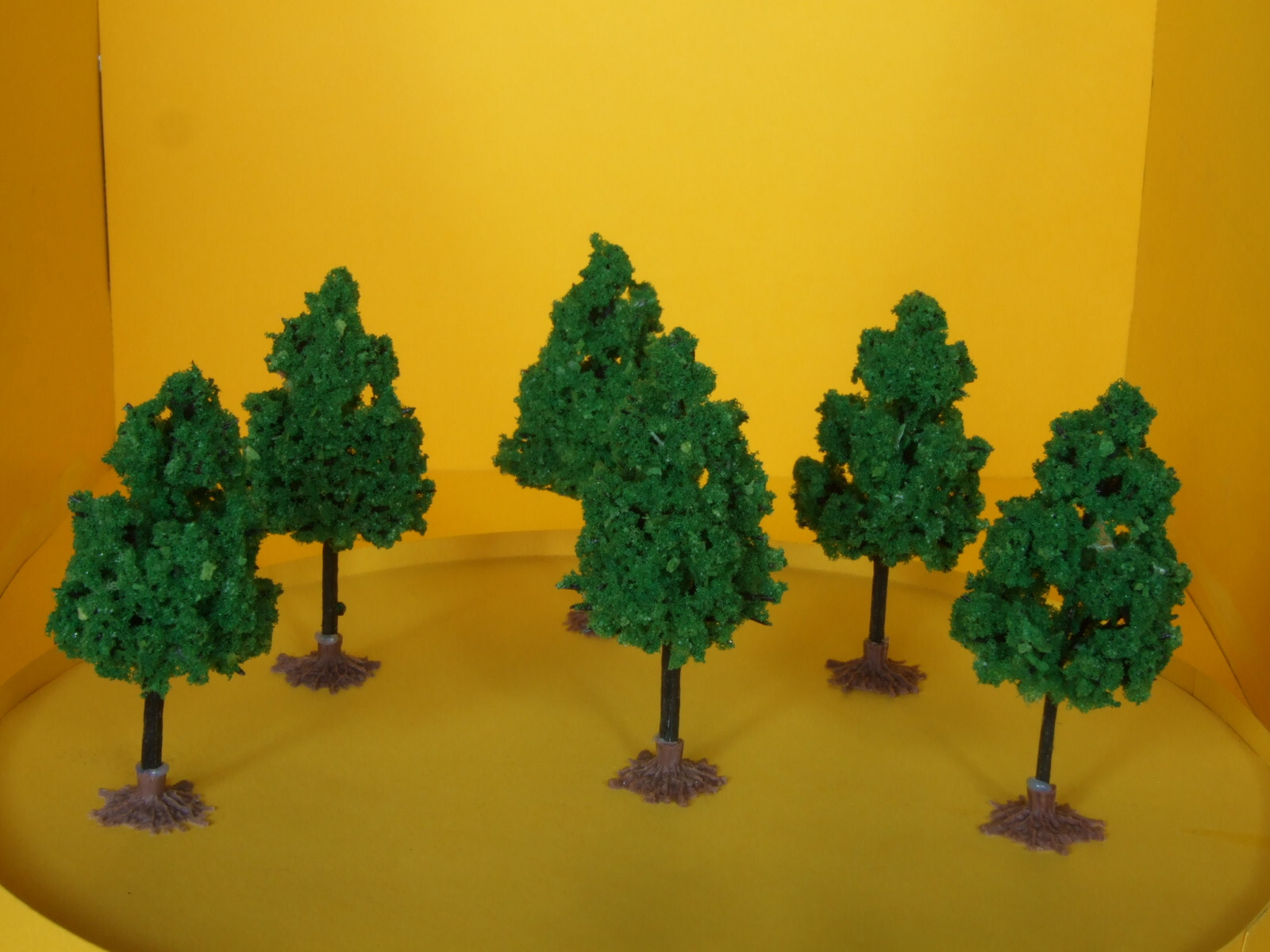 Alberi verde chiaro per modellismo 6 pz. H. cm.6 scala HO-1/87 - Krea